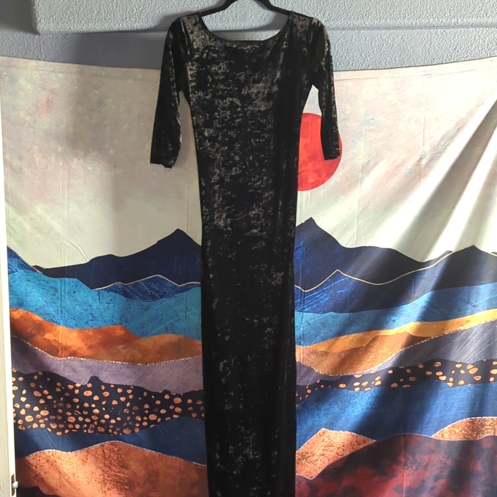 Black crushed velvet bodycon sheath dress